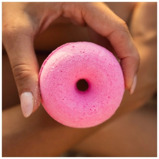 Šumivý donut do vany třešeň