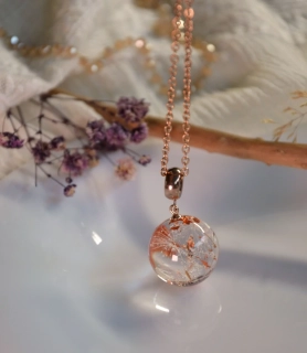 Řetízek s přívěskem s pampeliškovým chmýřím a rose gold šupinkami