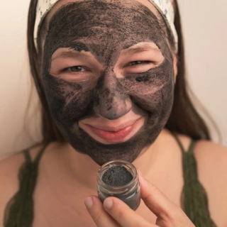 Maska a peeling - pro aknózní pleť